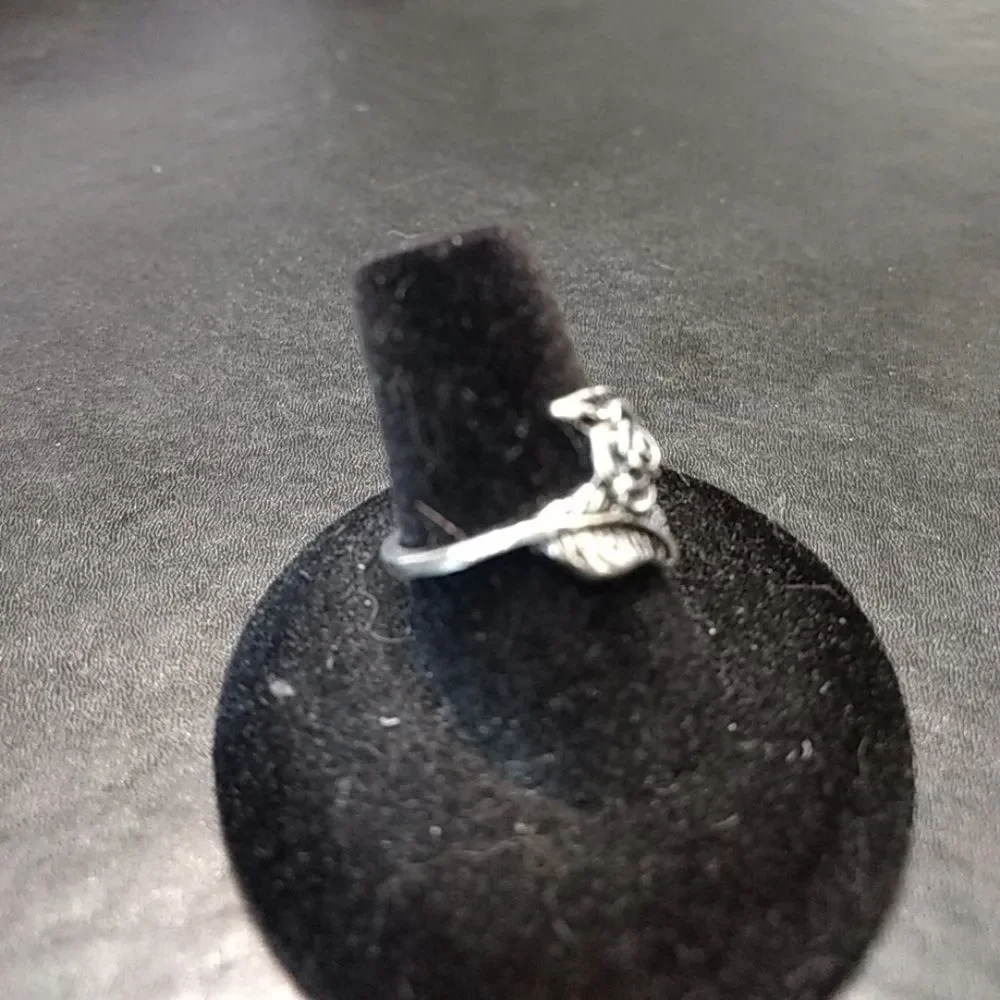 Unbranded pretty silver